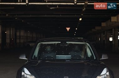 Седан Tesla Model 3 2019 в Києві