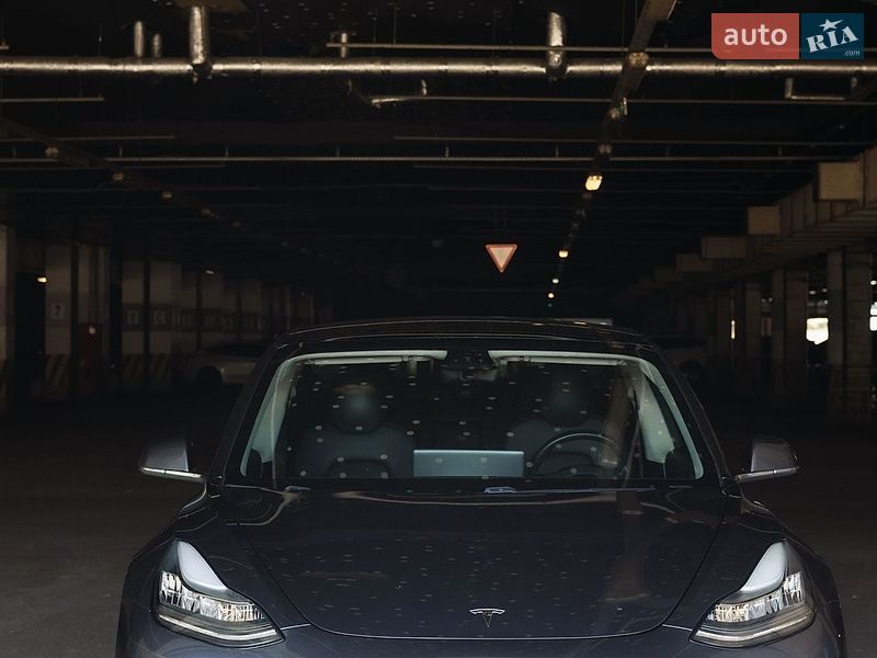 Седан Tesla Model 3 2019 в Києві