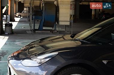 Седан Tesla Model 3 2019 в Києві
