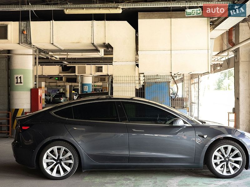 Седан Tesla Model 3 2019 в Києві