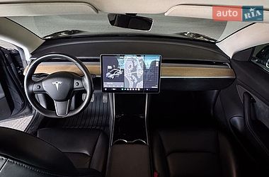 Седан Tesla Model 3 2019 в Києві