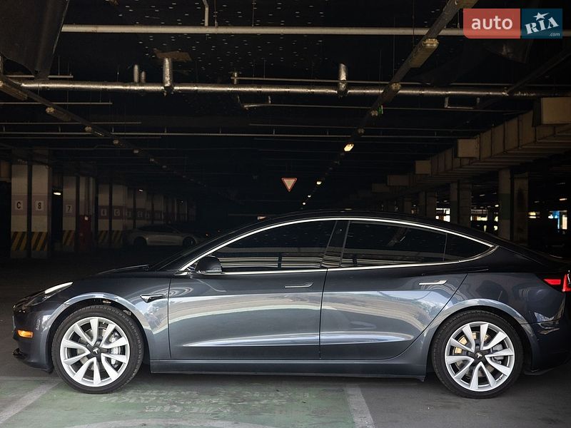 Седан Tesla Model 3 2019 в Києві
