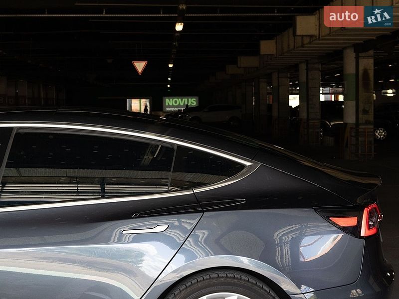 Седан Tesla Model 3 2019 в Києві