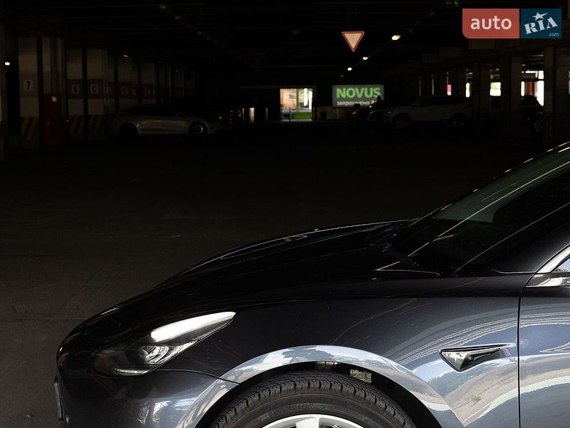 Седан Tesla Model 3 2019 в Києві