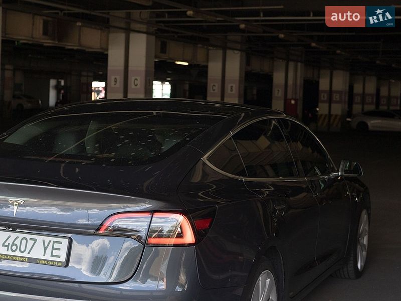 Седан Tesla Model 3 2019 в Києві