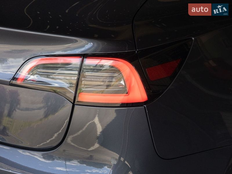 Седан Tesla Model 3 2019 в Києві