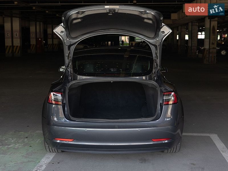 Седан Tesla Model 3 2019 в Києві