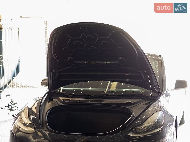 Седан Tesla Model 3 2019 в Києві
