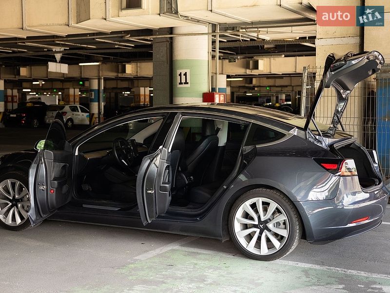 Седан Tesla Model 3 2019 в Києві