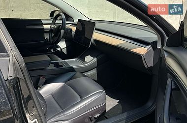 Седан Tesla Model 3 2021 в Львове