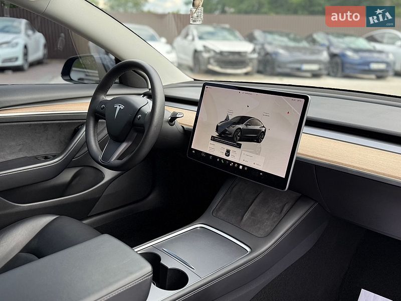 Седан Tesla Model 3 2022 в Вінниці