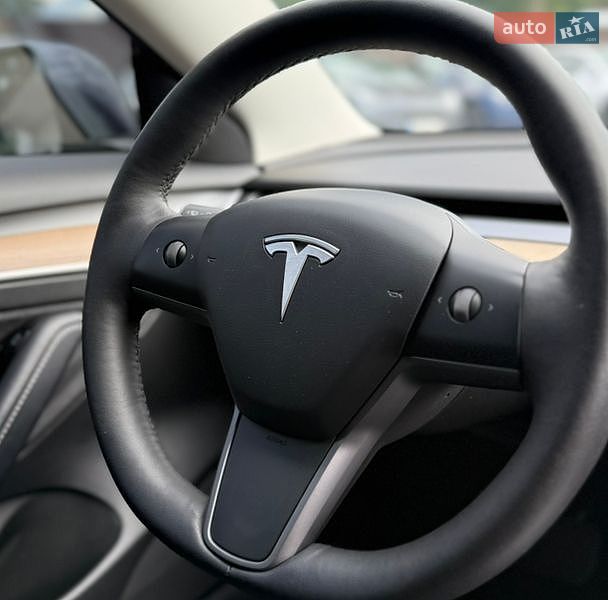 Седан Tesla Model 3 2022 в Вінниці