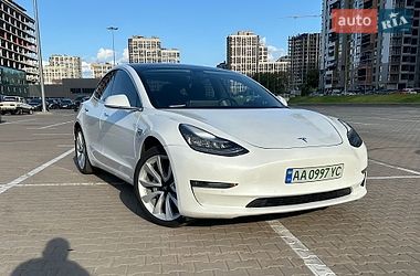 Седан Tesla Model 3 2020 в Києві