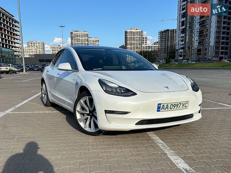Tesla Model 3 2020
