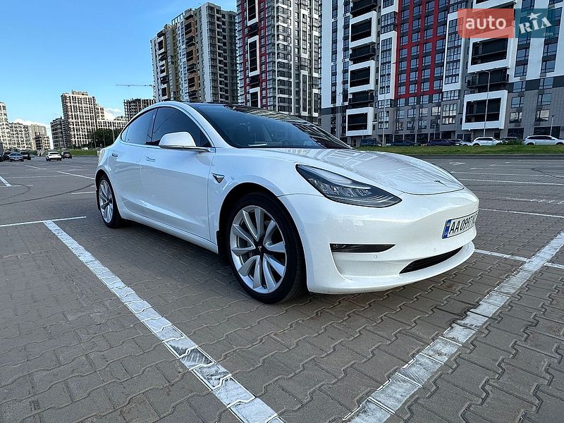 Седан Tesla Model 3 2020 в Києві