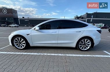 Седан Tesla Model 3 2020 в Києві