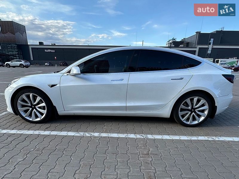 Седан Tesla Model 3 2020 в Києві