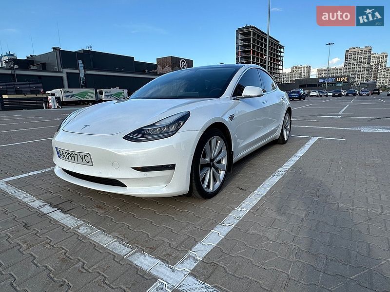 Седан Tesla Model 3 2020 в Києві