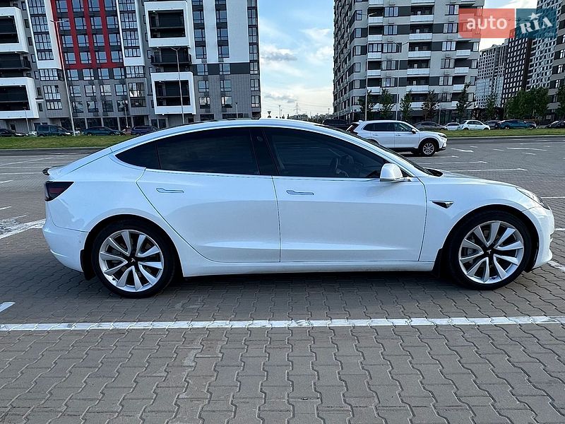 Седан Tesla Model 3 2020 в Києві