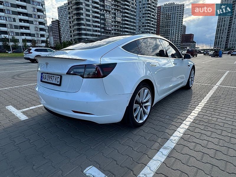 Седан Tesla Model 3 2020 в Києві