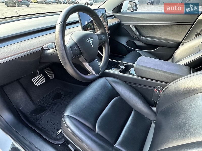 Седан Tesla Model 3 2020 в Києві