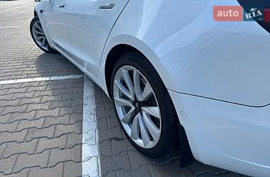 Седан Tesla Model 3 2020 в Києві