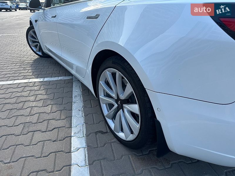 Седан Tesla Model 3 2020 в Києві
