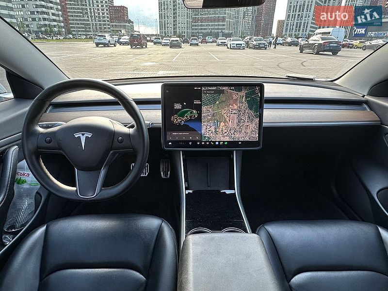 Седан Tesla Model 3 2020 в Києві