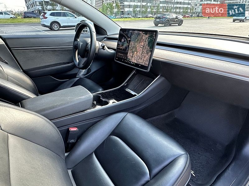 Седан Tesla Model 3 2020 в Києві