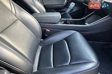 Седан Tesla Model 3 2020 в Києві