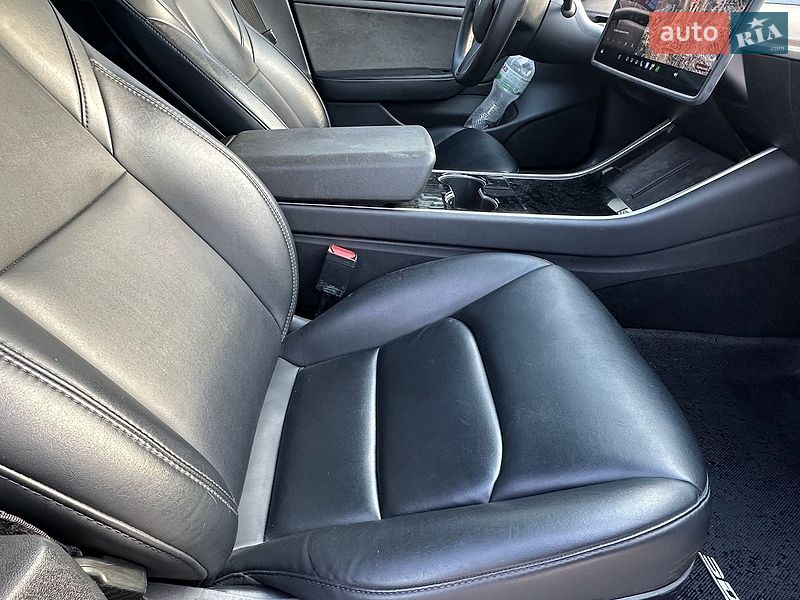 Седан Tesla Model 3 2020 в Києві