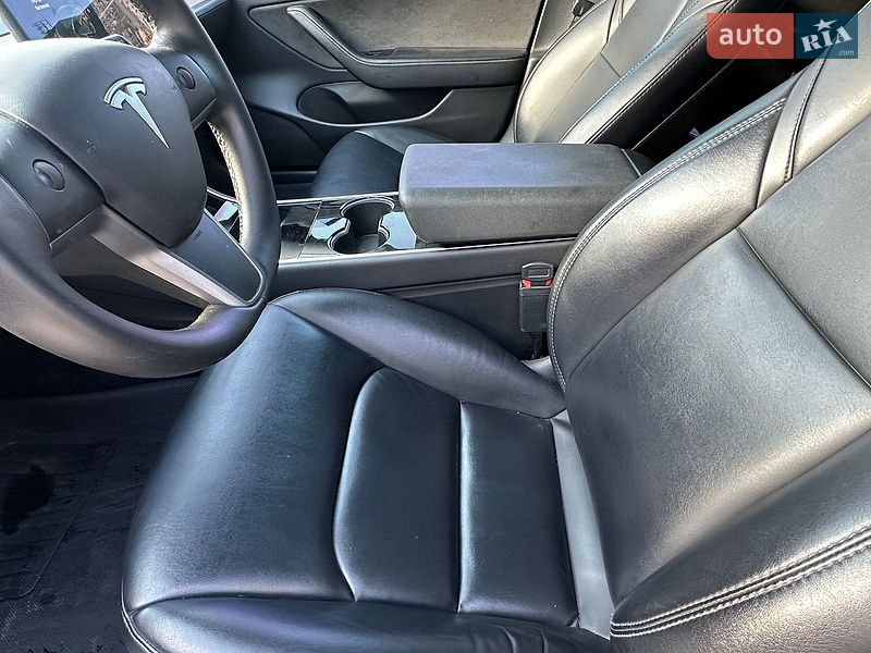 Седан Tesla Model 3 2020 в Києві