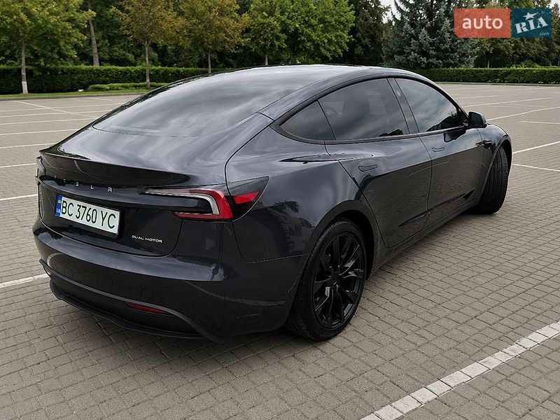 Седан Tesla Model 3 2024 в Шептицькому