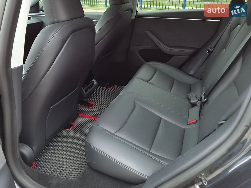 Седан Tesla Model 3 2024 в Шептицькому