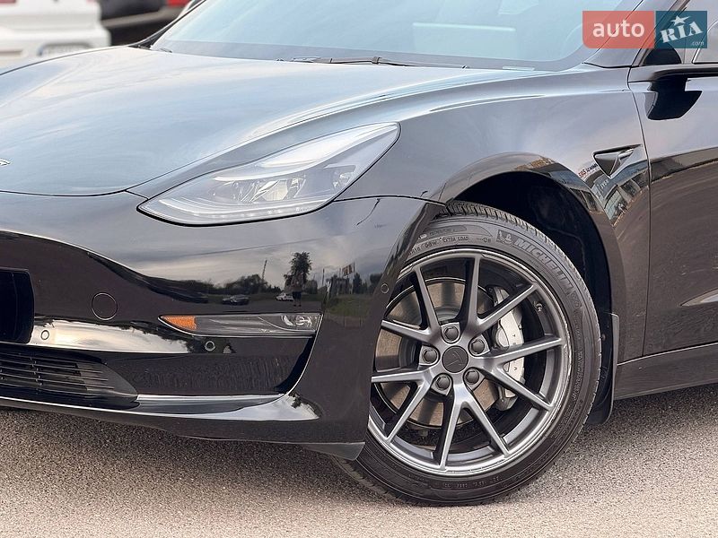 Седан Tesla Model 3 2022 в Кривому Розі