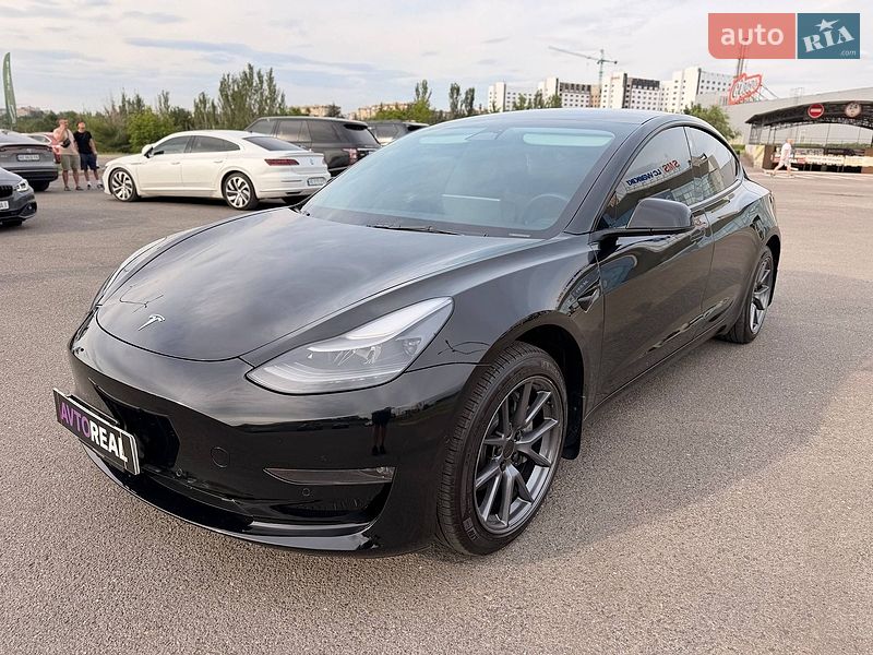 Седан Tesla Model 3 2022 в Кривому Розі
