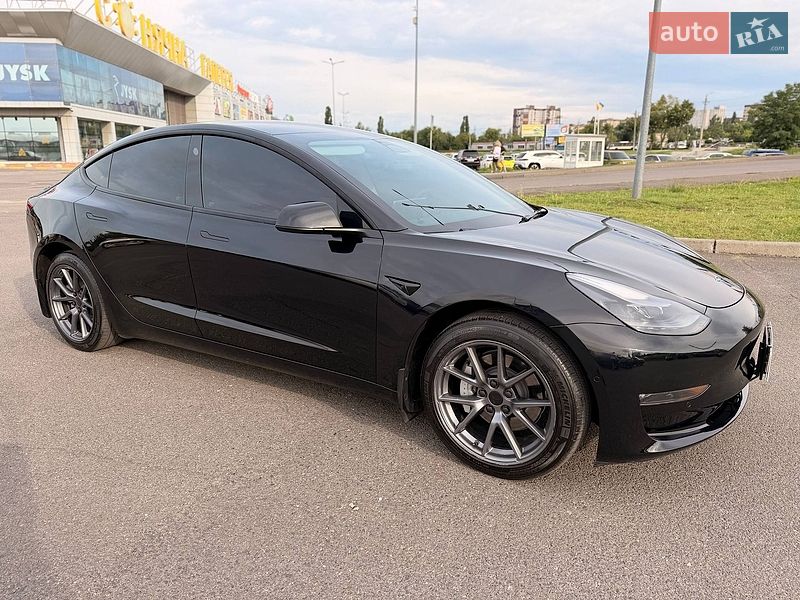 Седан Tesla Model 3 2022 в Кривому Розі