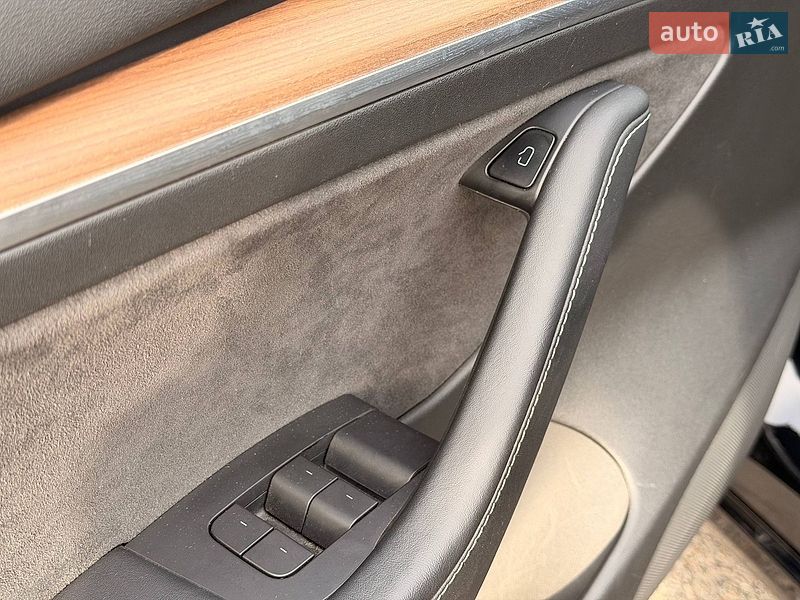 Седан Tesla Model 3 2022 в Кривому Розі