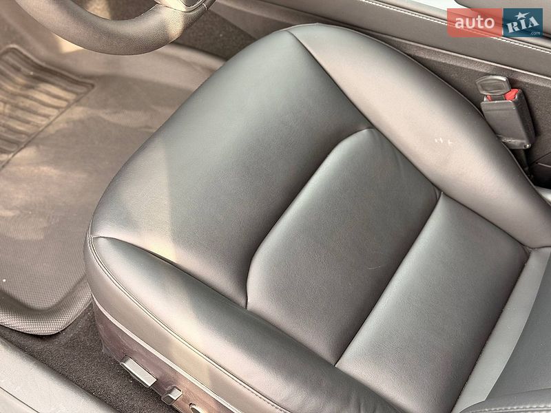 Седан Tesla Model 3 2022 в Кривому Розі