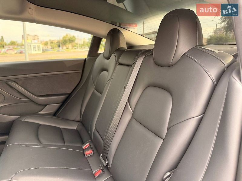 Седан Tesla Model 3 2022 в Кривому Розі