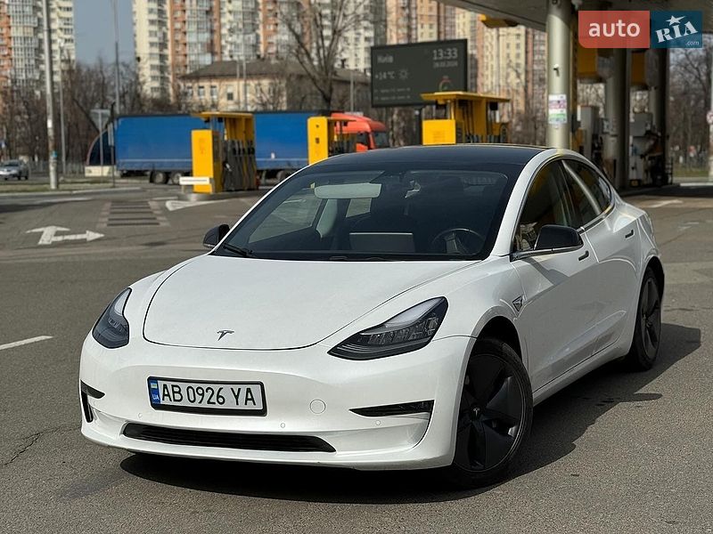 Седан Tesla Model 3 2019 в Львове