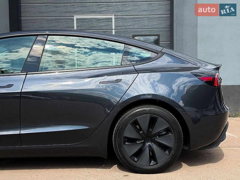Седан Tesla Model 3 2025 в Києві