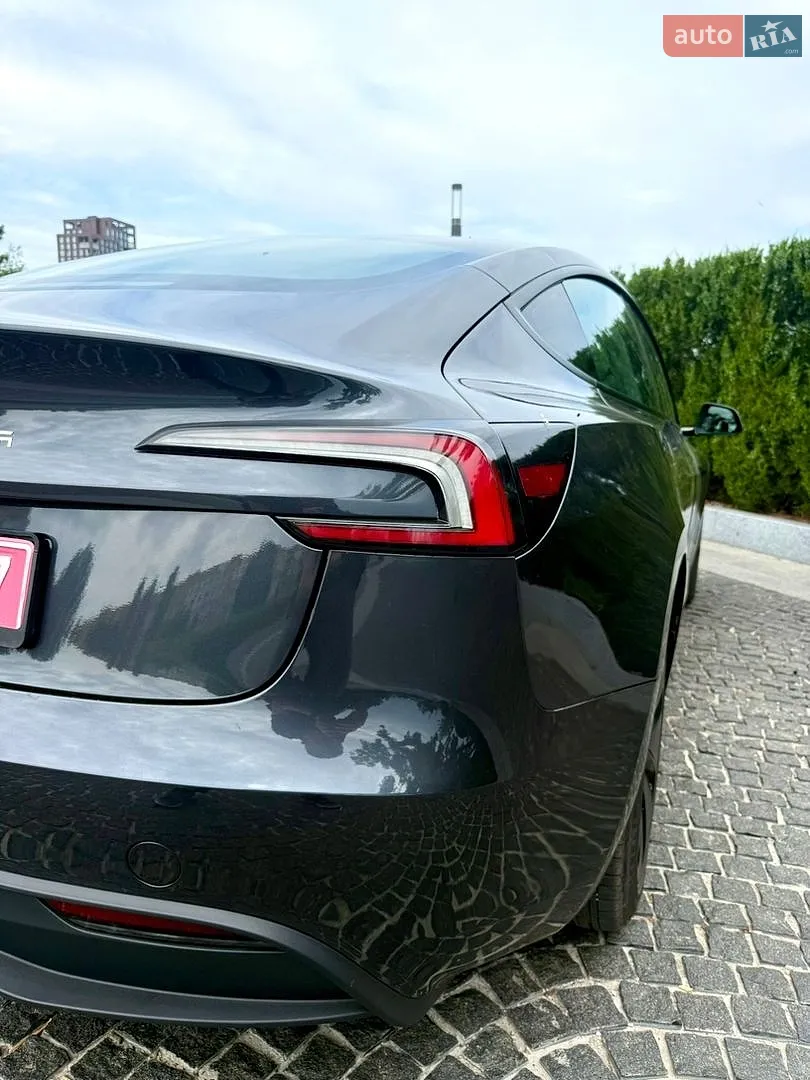 2025 Tesla Model 3 - мініатюра 9