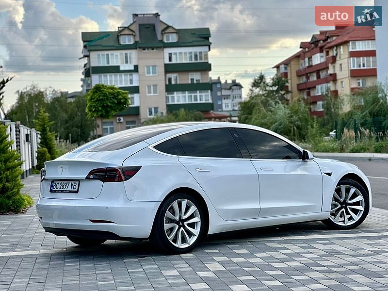 Седан Tesla Model 3 2019 в Ужгороде