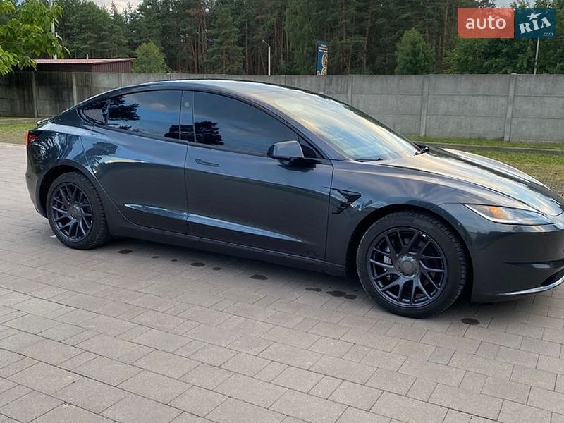 Седан Tesla Model 3 2024 в Новояворівську