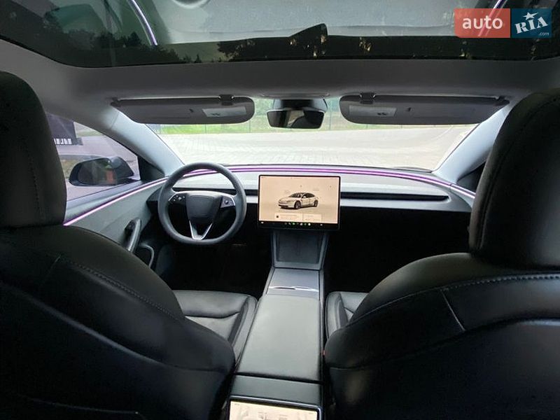 Седан Tesla Model 3 2024 в Новояворівську