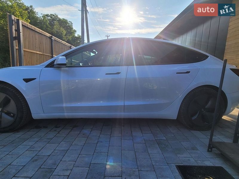 Седан Tesla Model 3 2019 в Львове