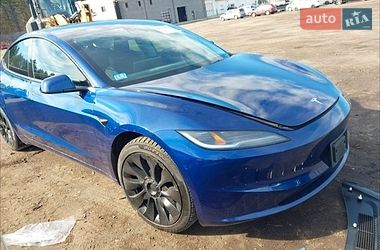 Седан Tesla Model 3 2025 в Киеве