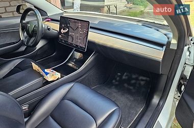 Седан Tesla Model 3 2018 в Миргороді
