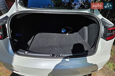 Седан Tesla Model 3 2018 в Миргороді
